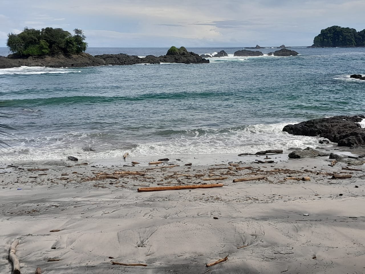 Playa con rocas