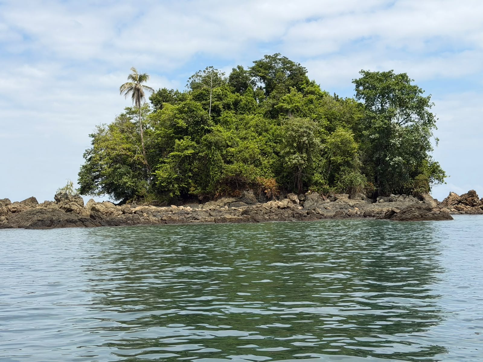 Pequeña isla rocosa