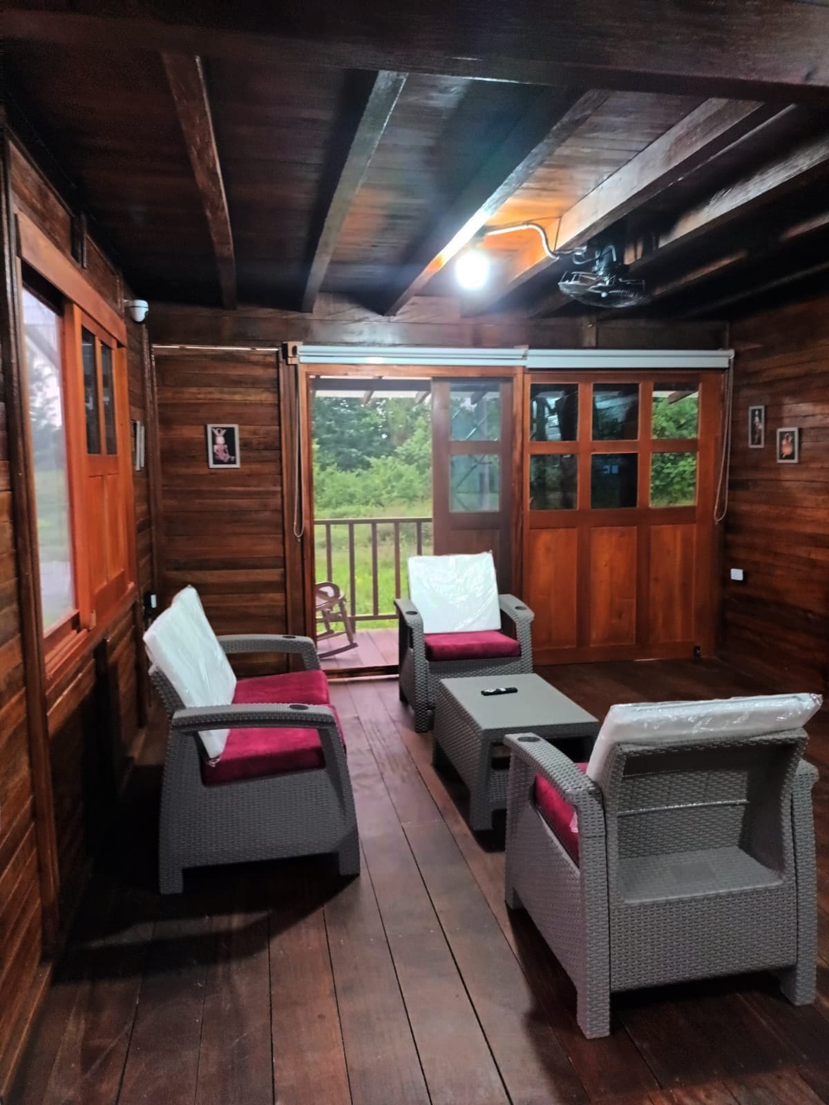 Sala con muebles