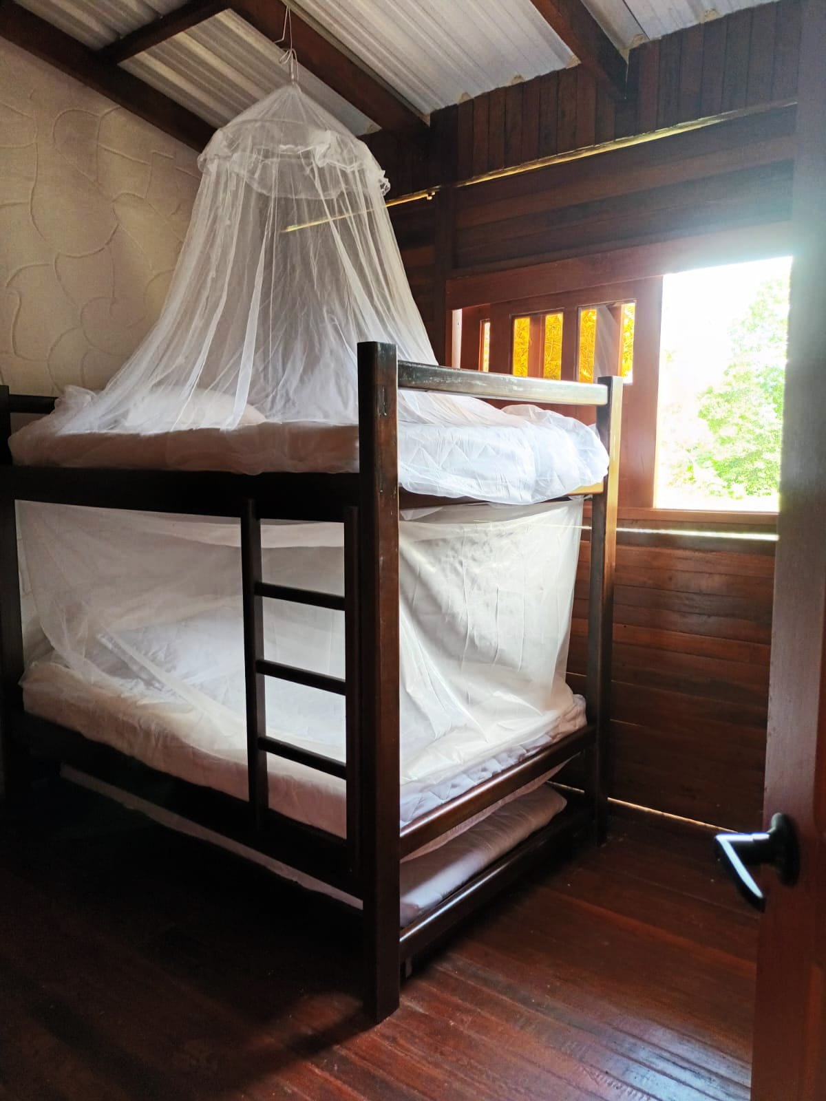 Habitación Sergio con camarotes